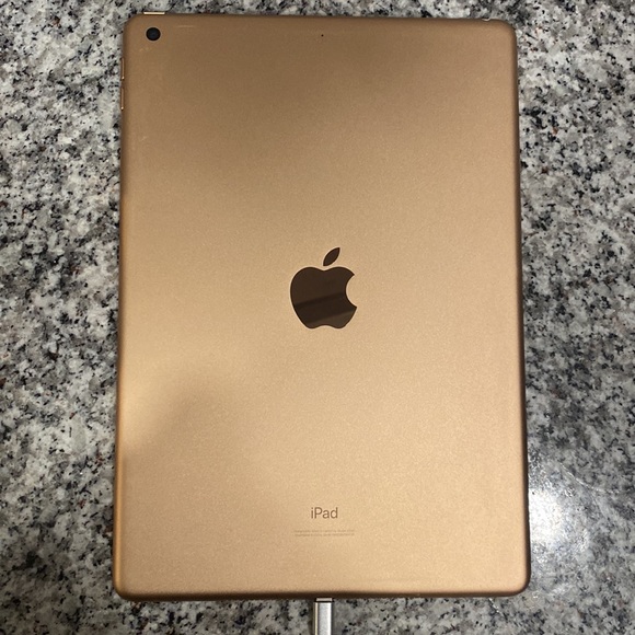 iPad 3rd Generation 10.2 - Picture 3 of 3